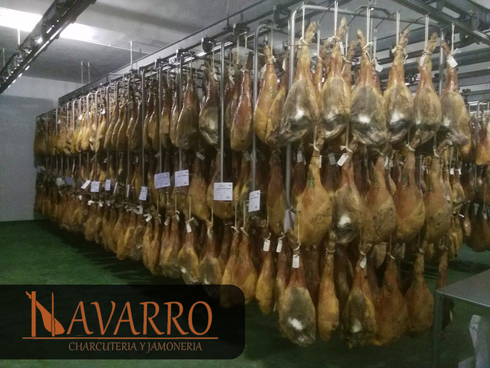 Selección de jamones ibéricos Charcutería Gourmet Navarro en Madrid